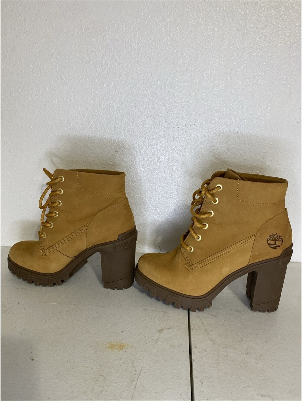 Timberland Women's Tan Suede Boots Size 7 Used 1x - Picture 3 of 12